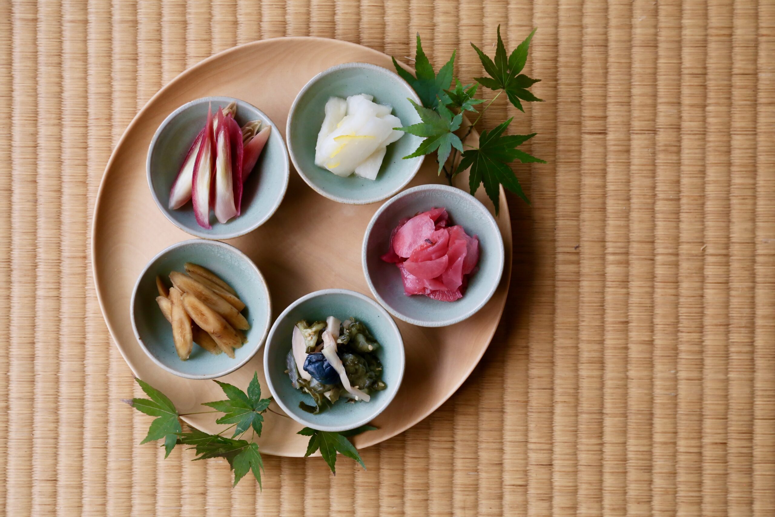 京都の食文化を感じる朝食と京漬物のある食卓